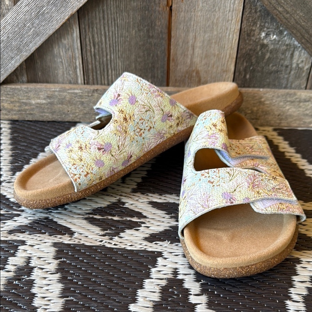 * NWOT* Cloud Footwear | Lavey Slide Sandal